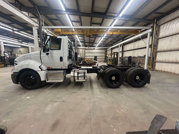 2016-international-prostar-image-2