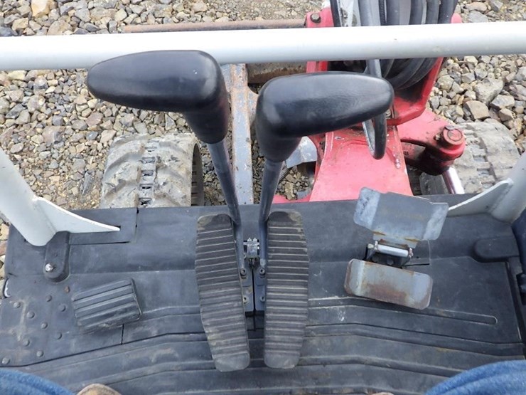 2016-takeuchi-tb230-image-30