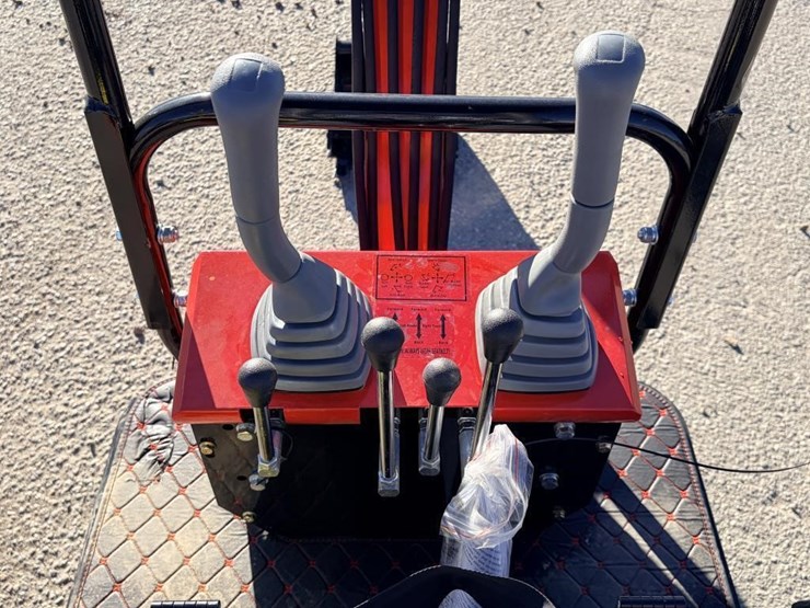 2025-vicsec-vc13-excavator-image-16