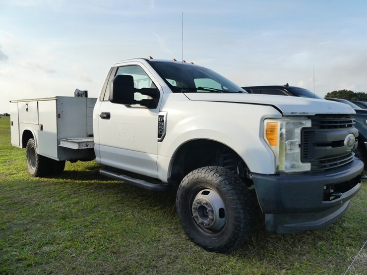 2017-ford-f350-xl-image-1