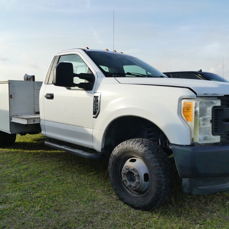 2017 FORD F350 XL