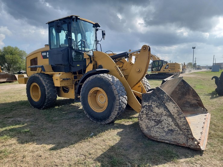 2020-caterpillar-926-image-3