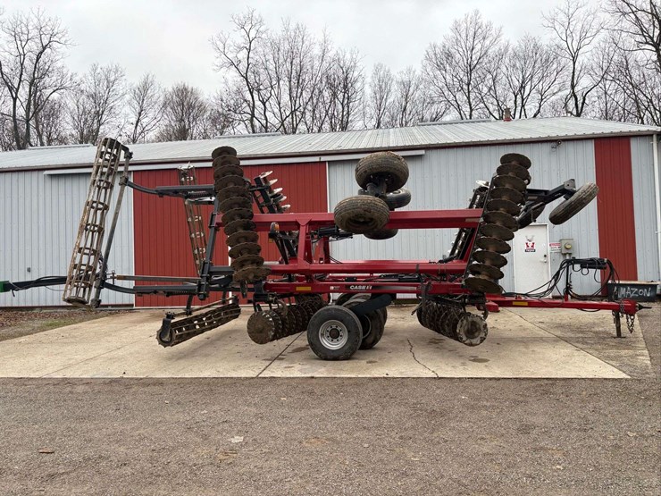 case-ih-330-image-1