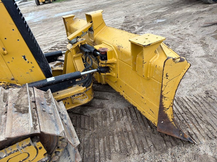2021-caterpillar-d3-lgp-image-14