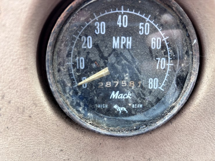 mack-r686st-image-15