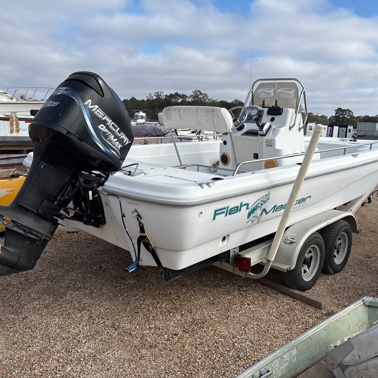 #1422 • 2001 FISH MASTER