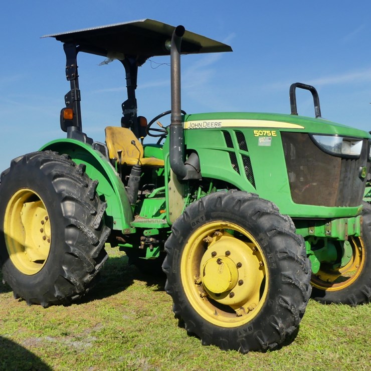 JOHN DEERE 5075E