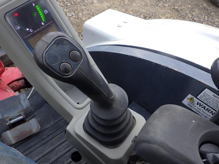 2016-takeuchi-tb230-image-25