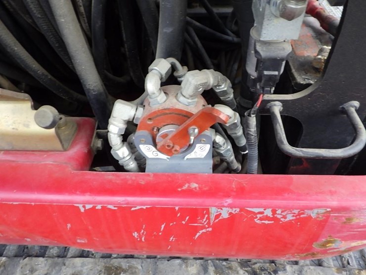 2016-takeuchi-tb230-image-18