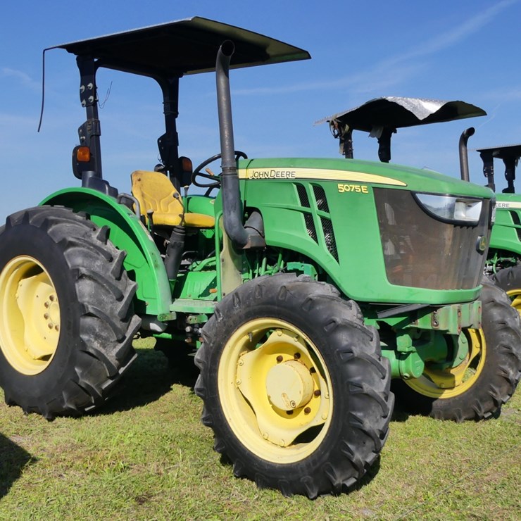 JOHN DEERE 5075E