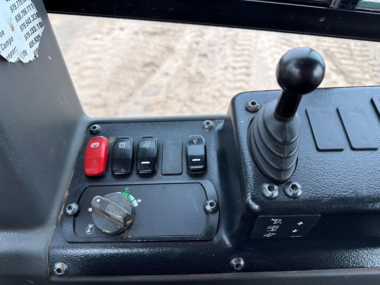 2021-caterpillar-d3-lgp-image-26