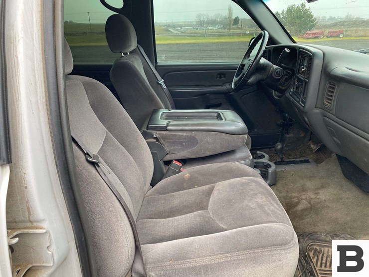 2006-gmc-sierra-2500-image-28