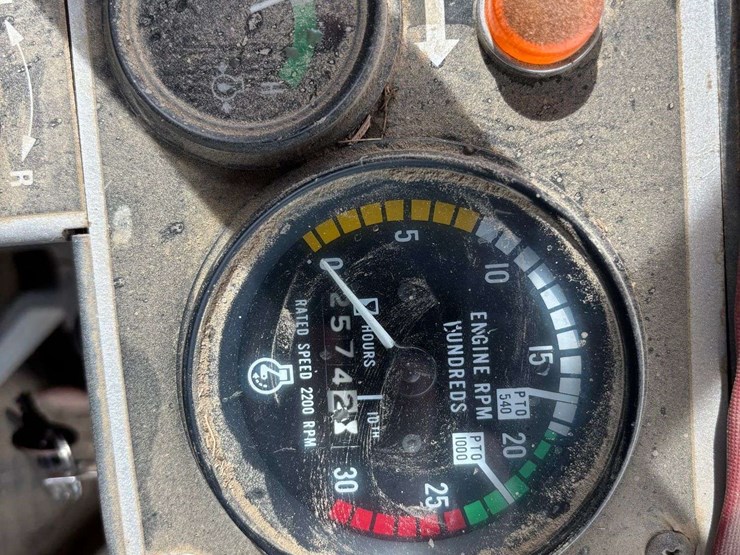 1981-white-2-135-image-12