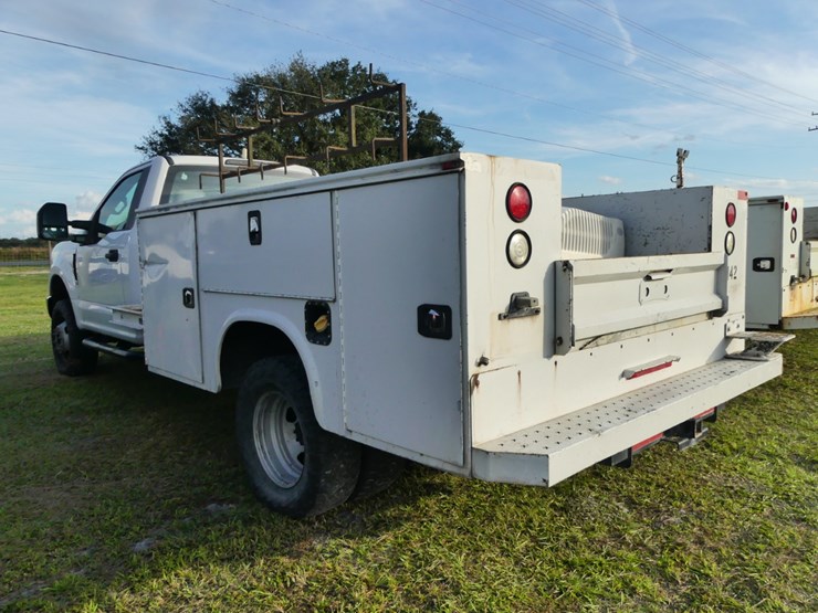 2017-ford-f350-xl-image-3