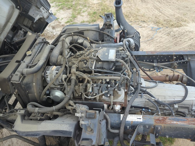 2018-isuzu-npr-image-8