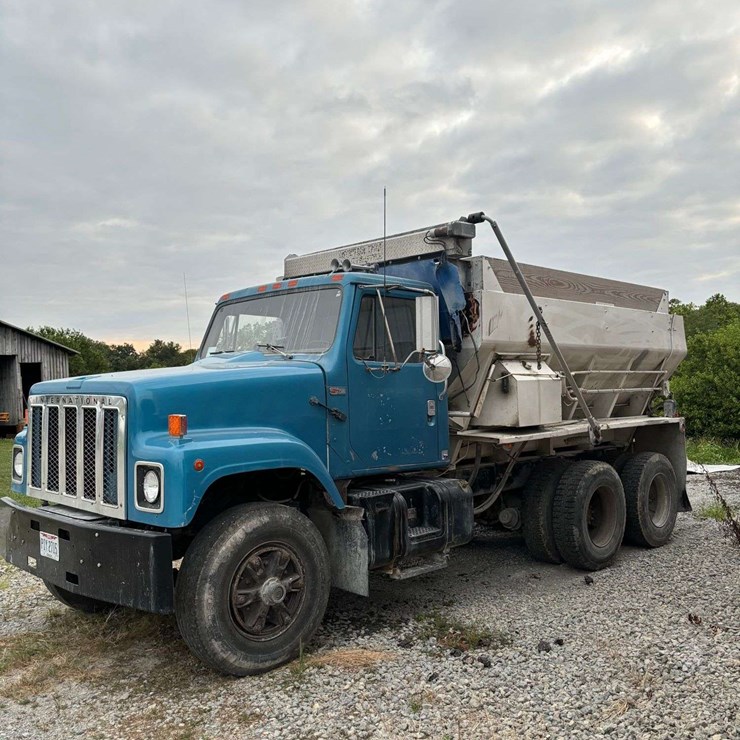 1985 INTERNATIONAL S2500