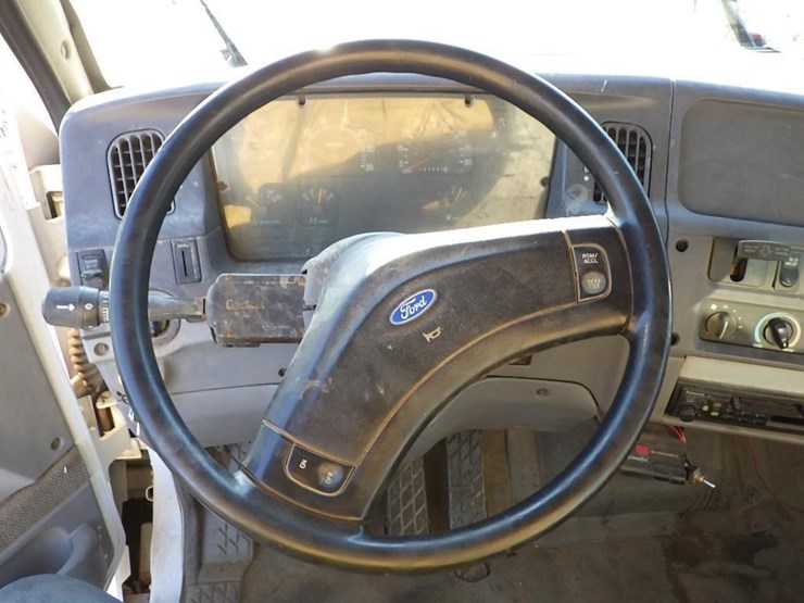 1997-ford-l8513-image-23