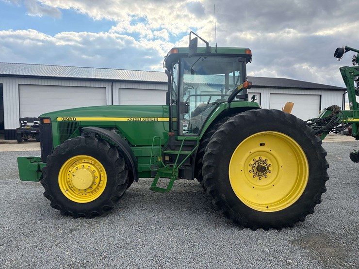 john-deere-8200-image-10
