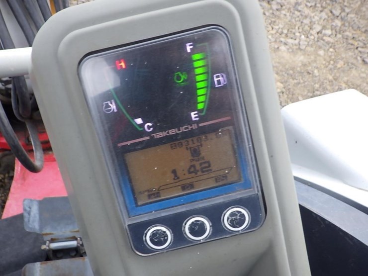 2016-takeuchi-tb230-image-26