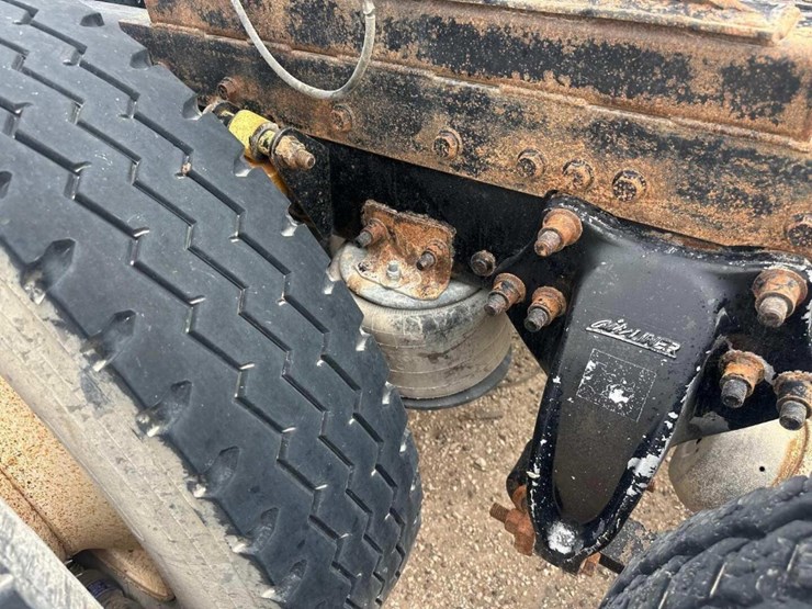 2007-freightliner-columbia-120-image-8