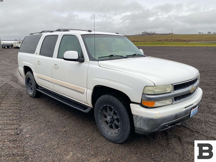 2004-chevrolet-suburban-image-7
