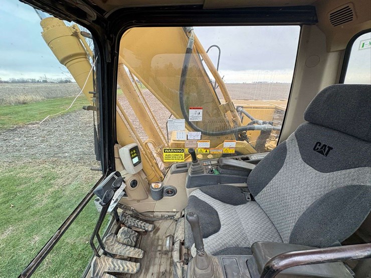 caterpillar-325cl-image-25