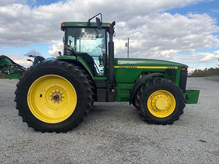 john-deere-8200-image-6