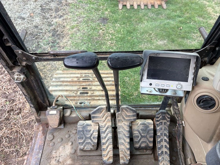 caterpillar-325cl-image-26