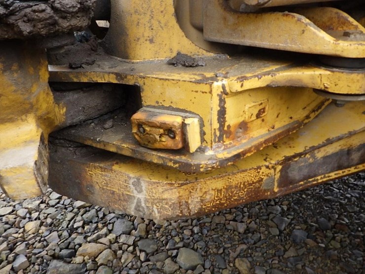 caterpillar-740-image-27