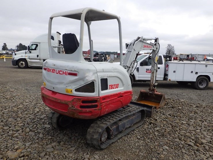 takeuchi-tb230-image-4