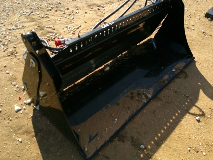 future-72"-bucket-f/-skid-steer-image-1