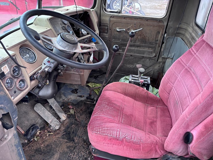 mack-r686st-image-11