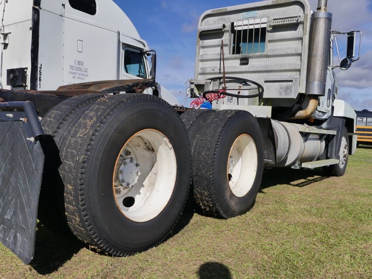 2000-mack-ch613-image-7
