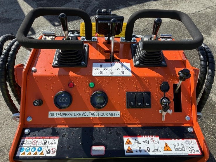 2025-mms-36c-skid-steer-track-loader-image-10