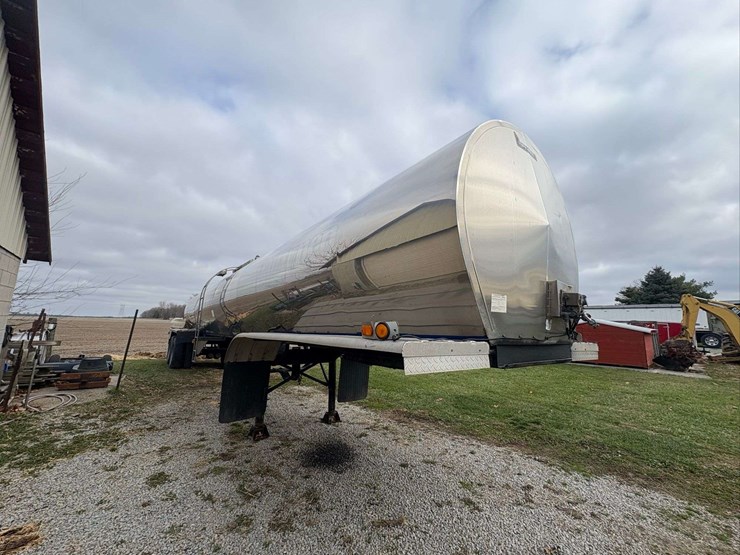 1984-brenner-tanker-trailer-image-3