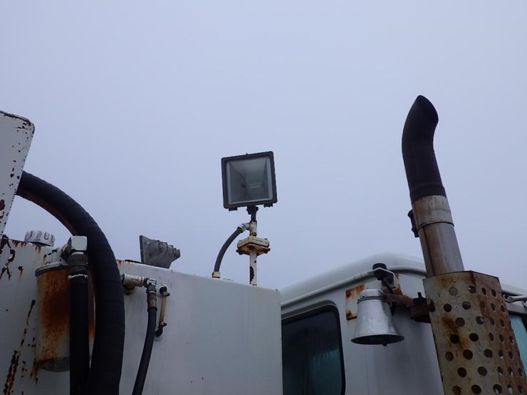 international-4900-image-33