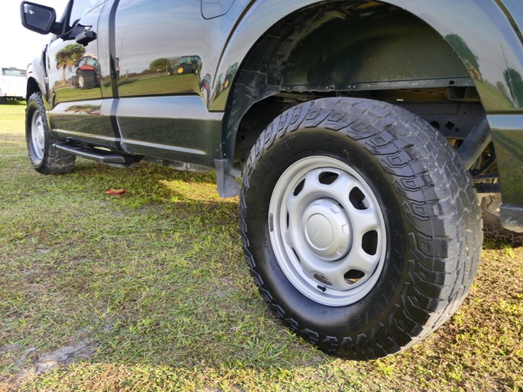 2021-ford-f150-xl-image-6