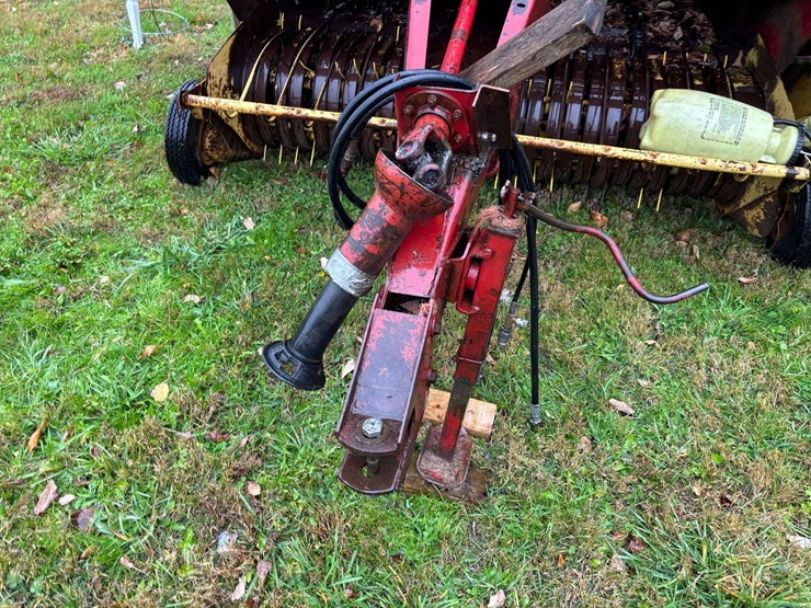 new-holland-851-image-4