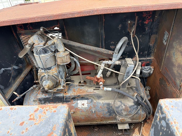 1997-ford-f800-image-7