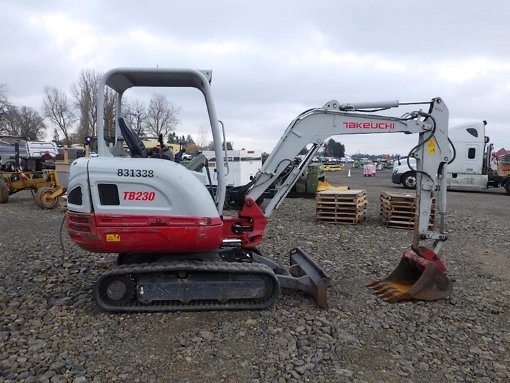 2016-takeuchi-tb230-image-3