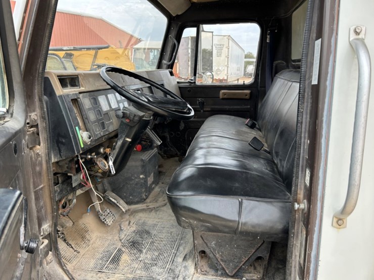 international-4700-image-8