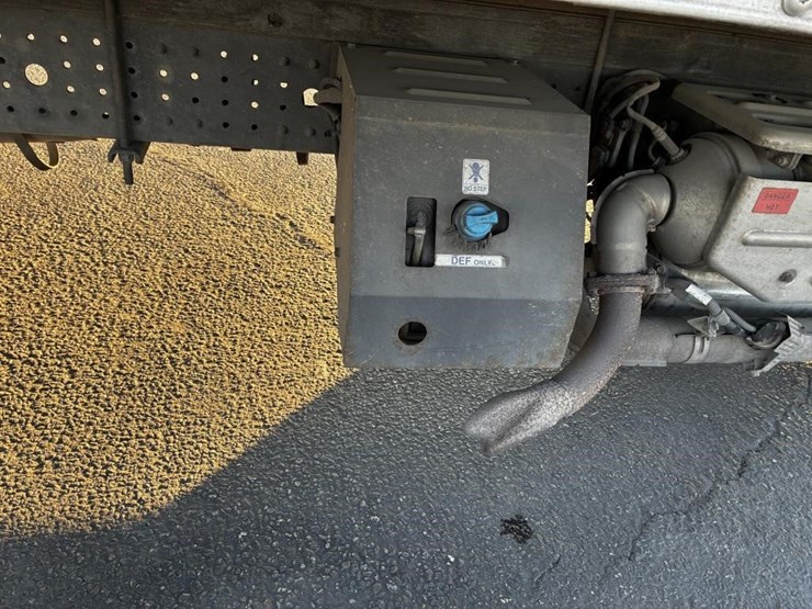 2012-mitsubishi-box-truck-image-5