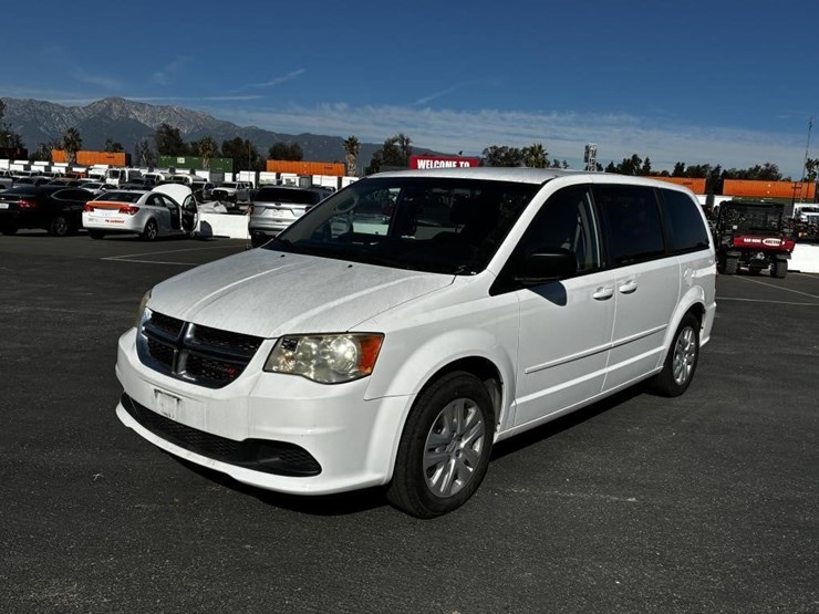 2015-dodge-caravan-image-1