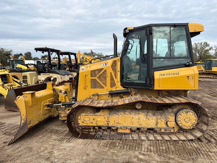 2021-caterpillar-d3-lgp-image-1