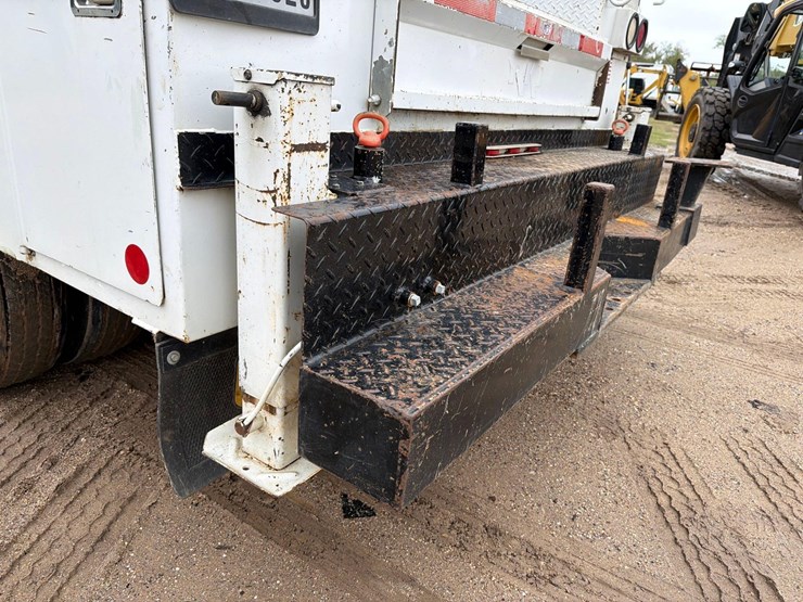 2019-ford-f550-image-12