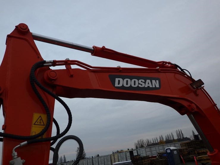2024-doosan-dx60-9c-hydraulic-excavator-image-12
