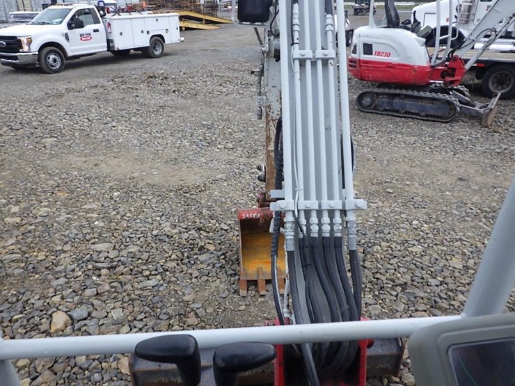 2016-takeuchi-tb230-image-31