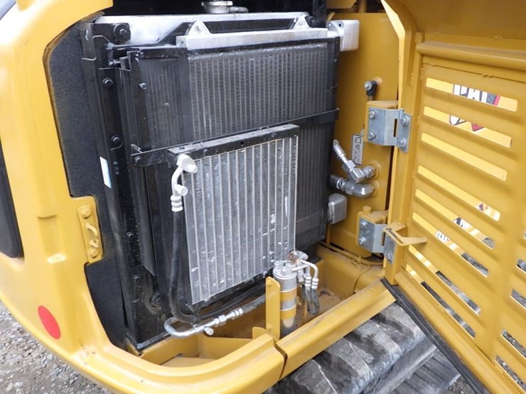 caterpillar-305.5e2-image-16