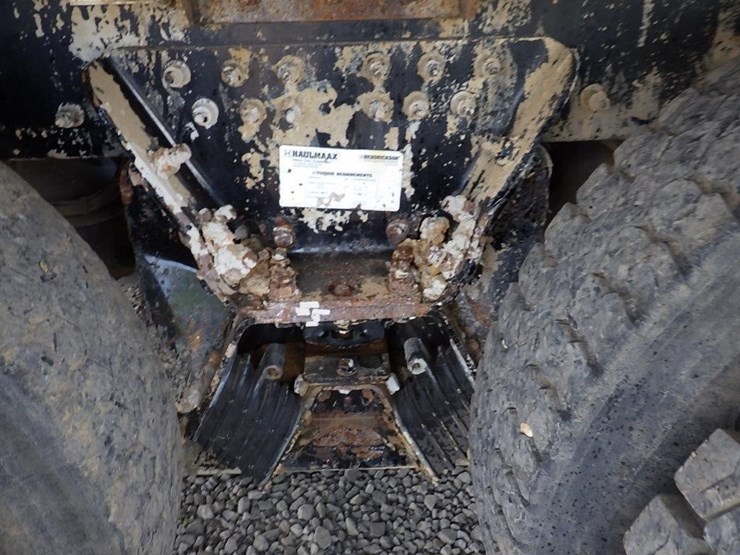 2016-peterbilt-348-image-17