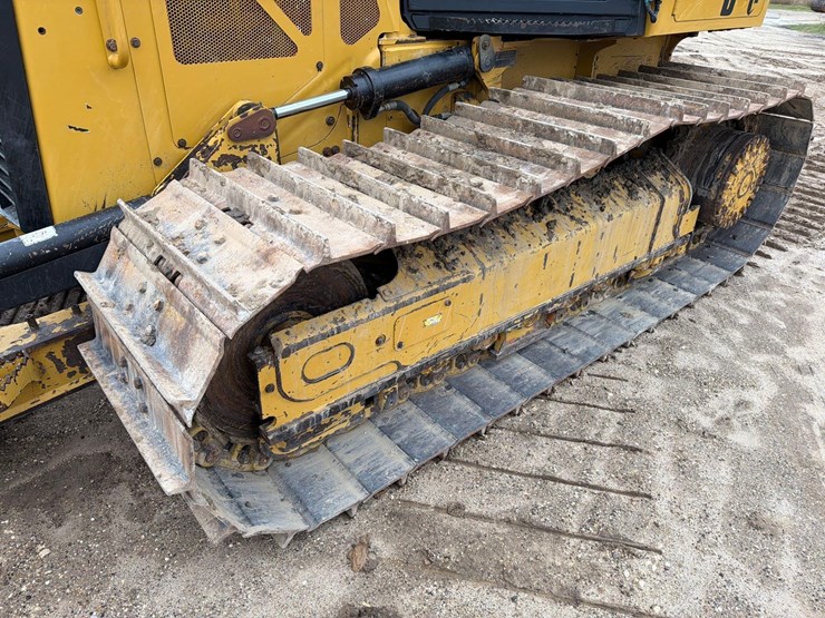 2021-caterpillar-d3-lgp-image-8